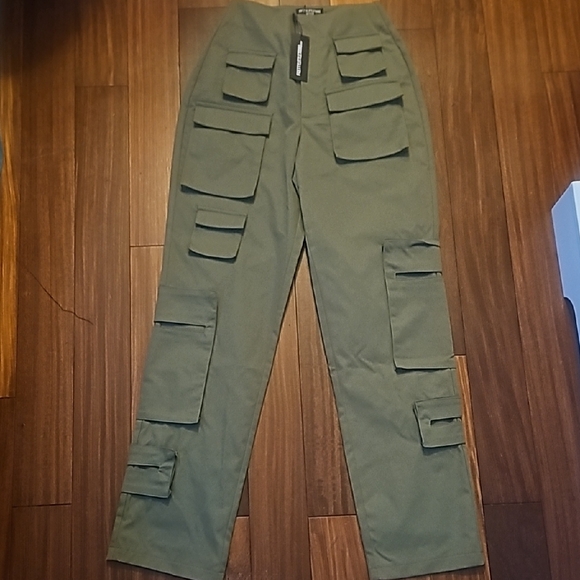 PrettyLittleThing Womans Green Cargo Pants - Picture 3 of 7